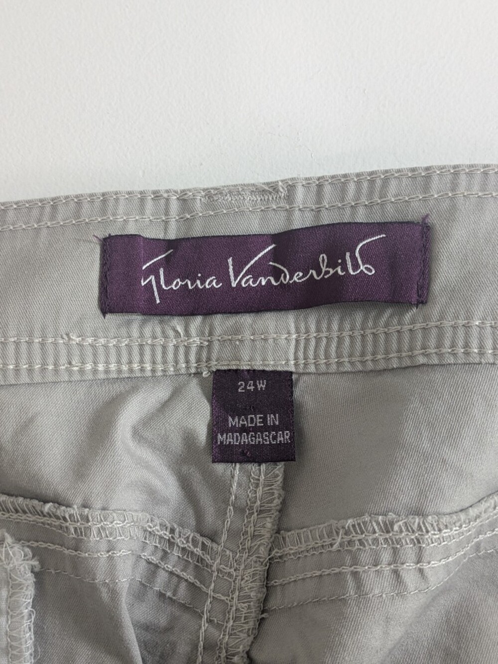 Gloria Vanderbilt Roll Up Cropped Cargo Capris Size 24 W Khaki Cuffed Hem new - Picture 15 of 16